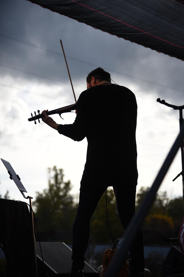Electric violinist Alexandr Kislitsyn – Luxury private event and corporate performer in Philadelphia